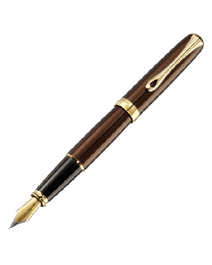 This Excellence A2 Marrakesh Brown & Gold Fountain Pen by Diplomay is made with a metallic lacquer and finished with gold-plating on the trims. 